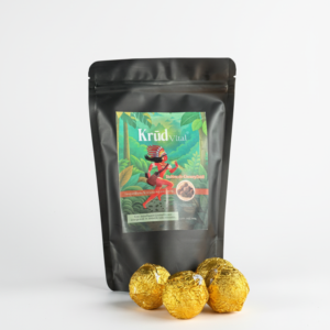 Bolsa de 300 grs con 10 bolitas de 30 grs c/u. Elaboradas con cacao lavado sin fermentar y sin tostar, y dátil.