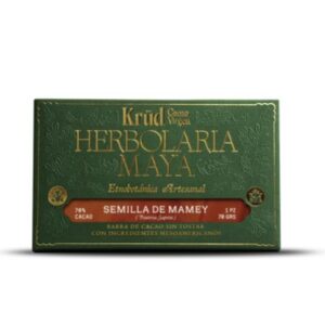 Barra artesanal de cacao sin tostar con semilla de mamey, elaborada en Chiapas con ingredientes naturales y técnicas tradicionales.